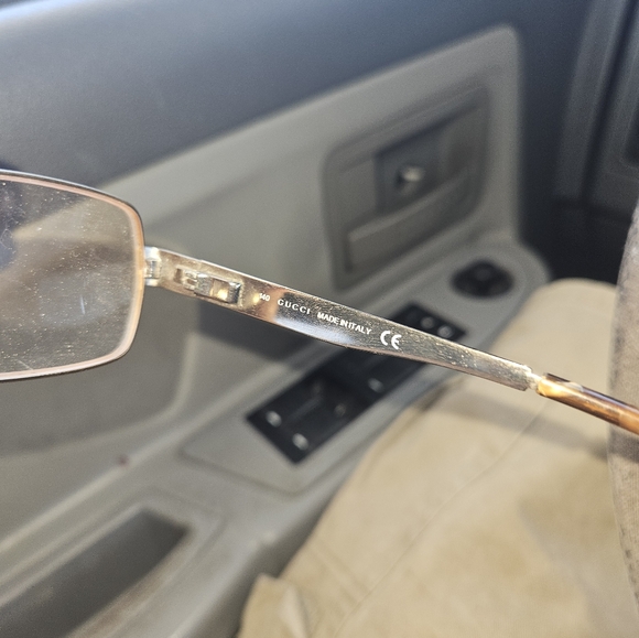 Glasses and shoes - Picture 4 of 16